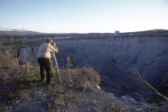 Fotograf fotograferar Gropen i Malmberget efter LKABs gruvbrytning © Kvikkjokksfotografen Tor Tuorda