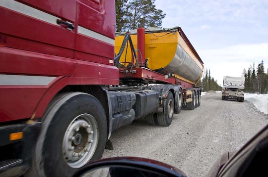 Lastbilsekipage mellan Årrenjarka och Kvikkjokk