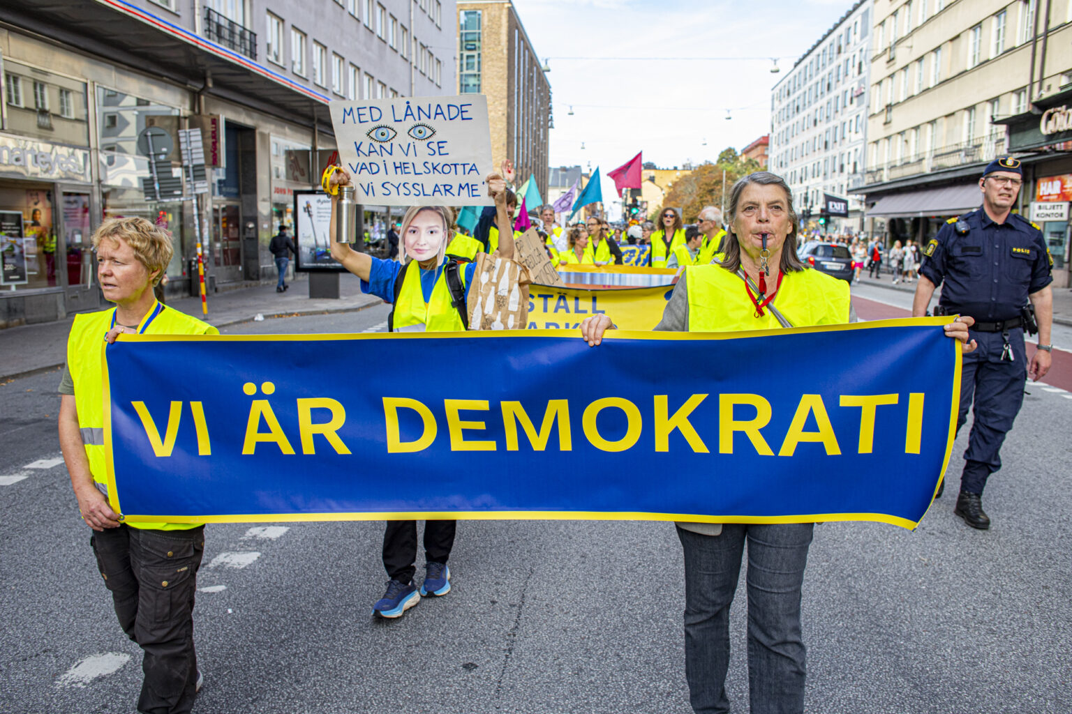 Extinction Rebellion, XR, slow walk i Stockholm, vi är demokrati. Media nonchalerar metan så då måste gräsrötterna agera i klimatfrågan